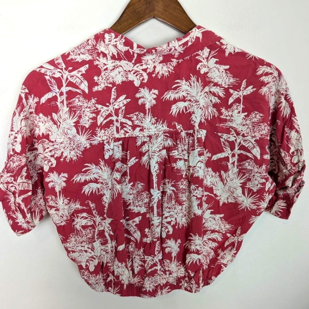 American Eagle Hawaiian Red & White Viscose Button Down Tied Crop Blouse Top - Picture 6 of 8